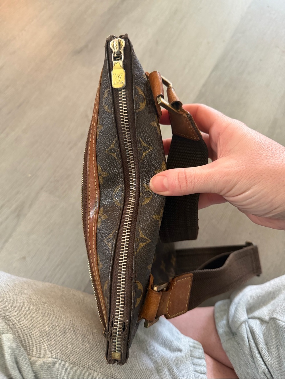 Louis Vuitton Brown Monogram Canvas Messenger with Tan Trim - Picture 5 of 9